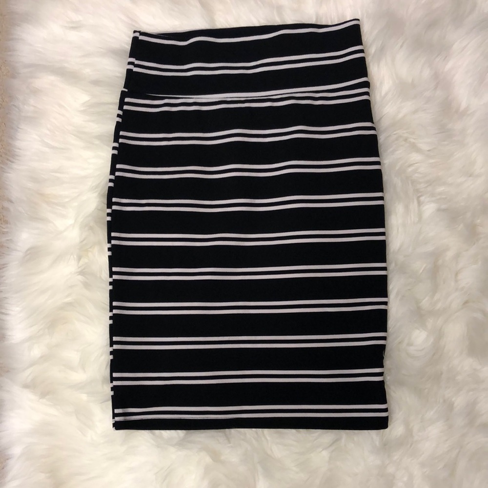 Cute black and white skirt